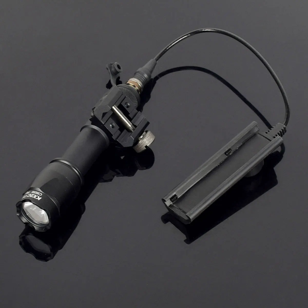 Delta Force Hawk Ops Tactical Surefire M600 Waffenlicht - Taschenlampe für Gewehr und Pistole