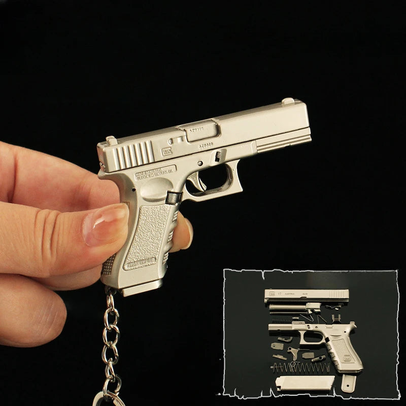 Delta Force Glock G17 Pistol Keychain – 6.5cm Mini Metal Toy Gun Model & Game Pendant for Fans and Collectors