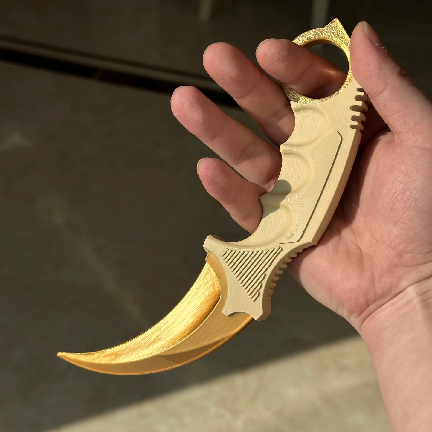 Delta Force Hawk Ops Golden Karambit Claw – Safe EDC Fidget Toy, Portable Stress Relief Accessory for Men