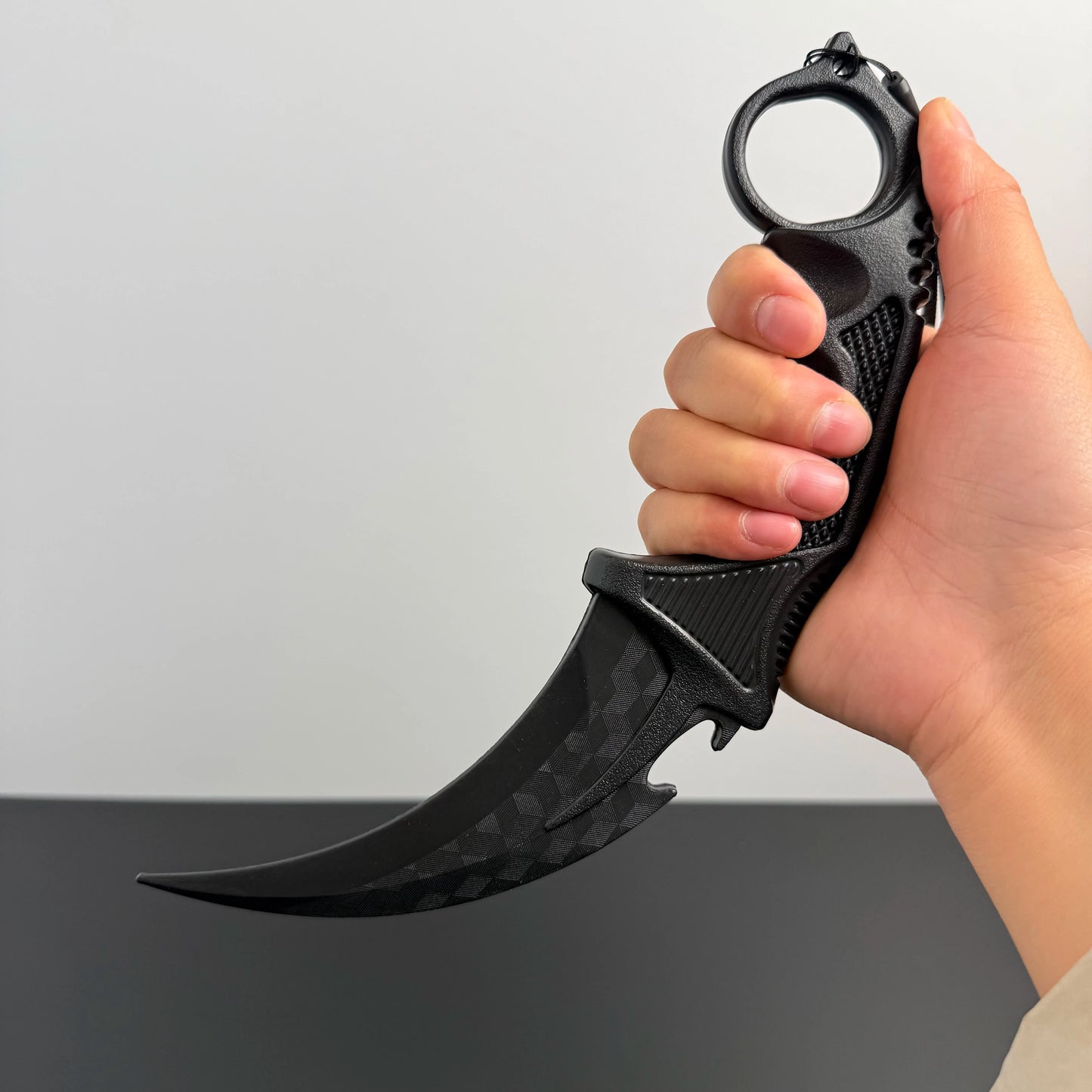 Delta Force Black Grid Karambit Claw Knife – 23cm Stage Performance Prop, Safe Training & Collectible Toy