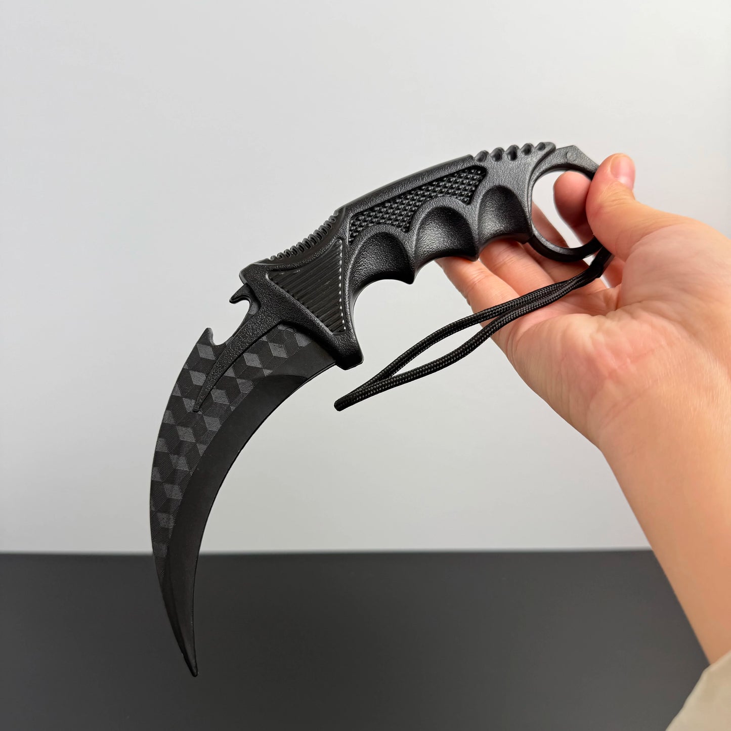 Delta Force Black Grid Karambit Claw Knife – 23cm Stage Performance Prop, Safe Training & Collectible Toy